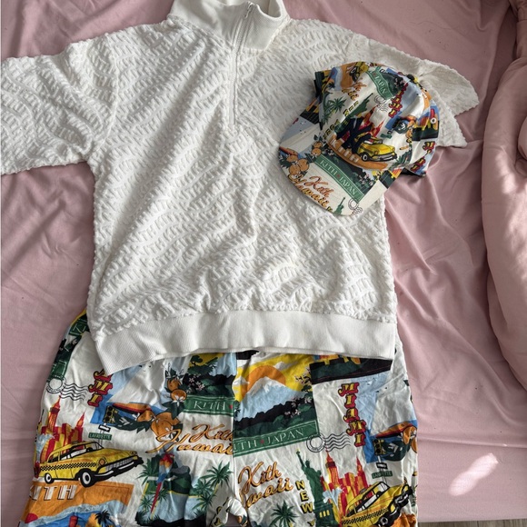 Kith Short sethat included size large 14/16